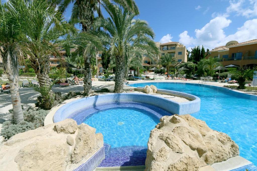 Limnaria Gardens B Apartment Paphos Bagian luar foto