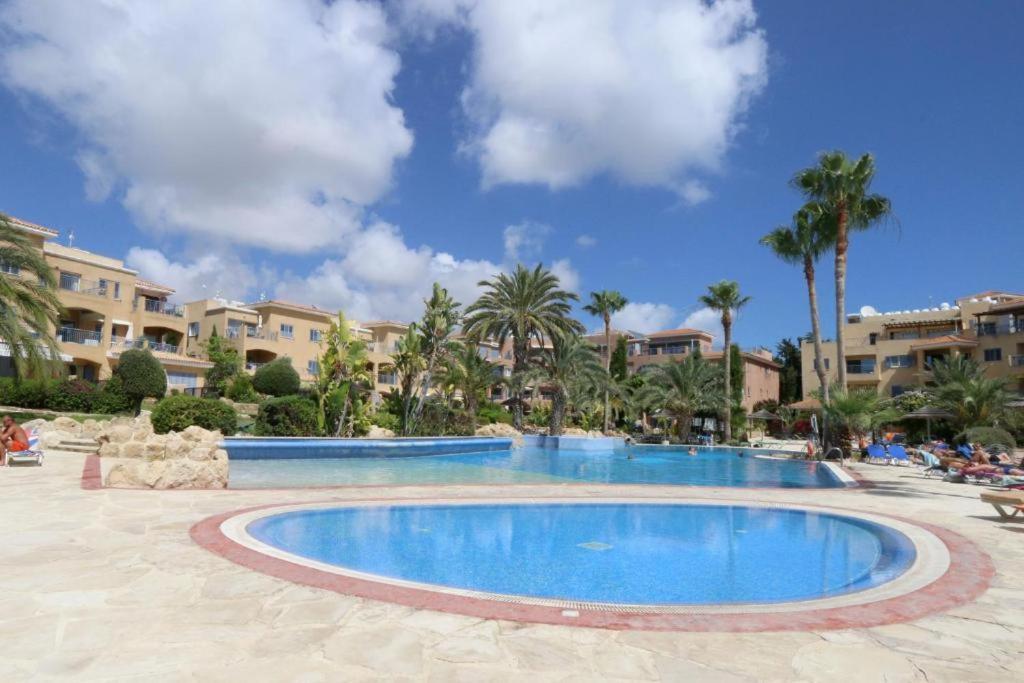 Limnaria Gardens B Apartment Paphos Bagian luar foto