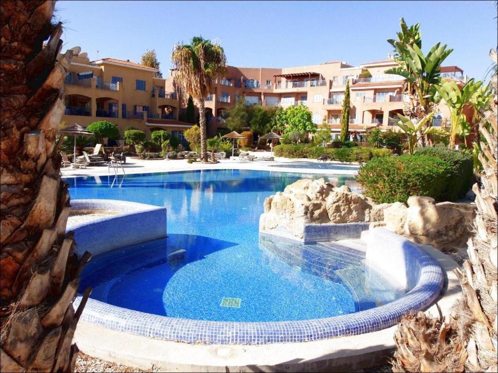 Limnaria Gardens B Apartment Paphos Bagian luar foto