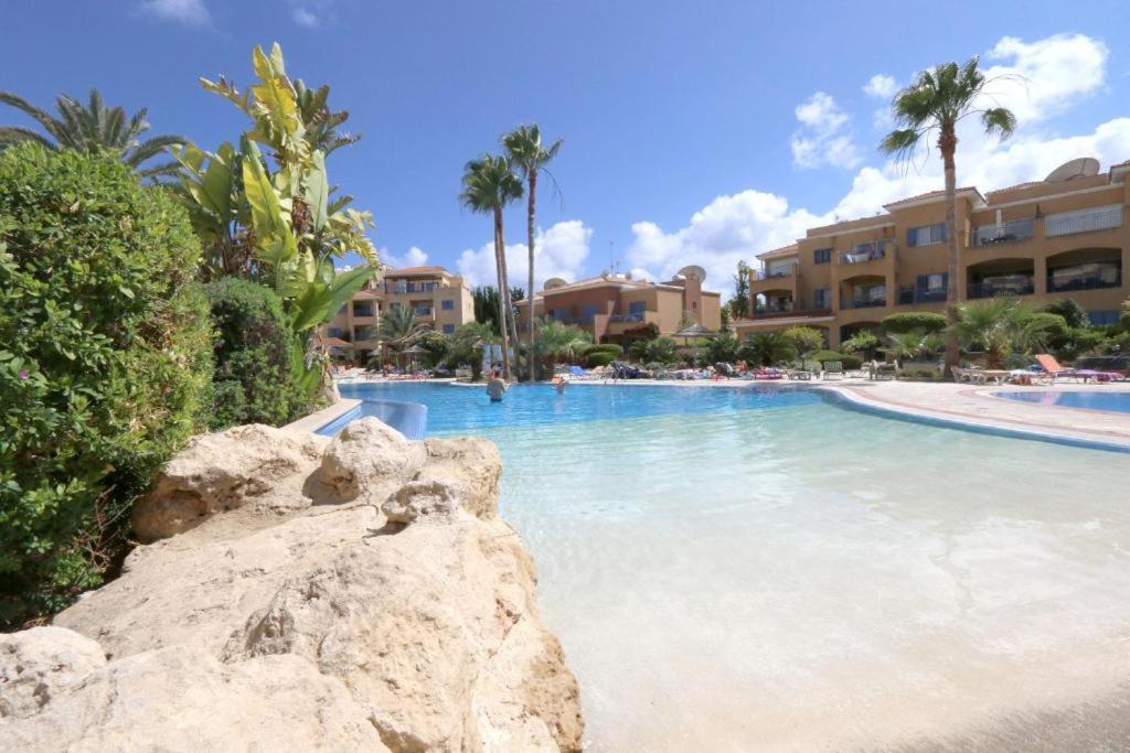 Limnaria Gardens B Apartment Paphos Bagian luar foto