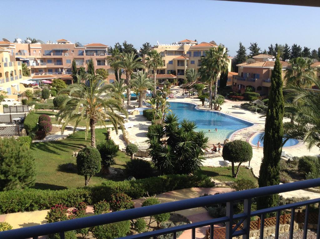Limnaria Gardens B Apartment Paphos Bagian luar foto