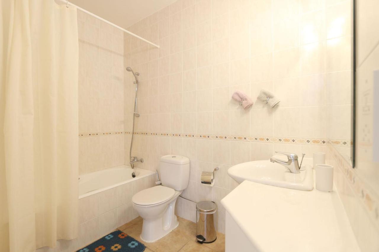 Limnaria Gardens B Apartment Paphos Bagian luar foto